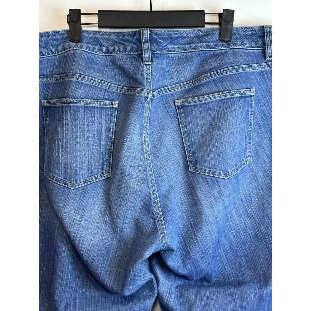Old Navy Bootcut Jeans, Medium Wash Denim,‎ Classic Comfort Fit, Women's 22